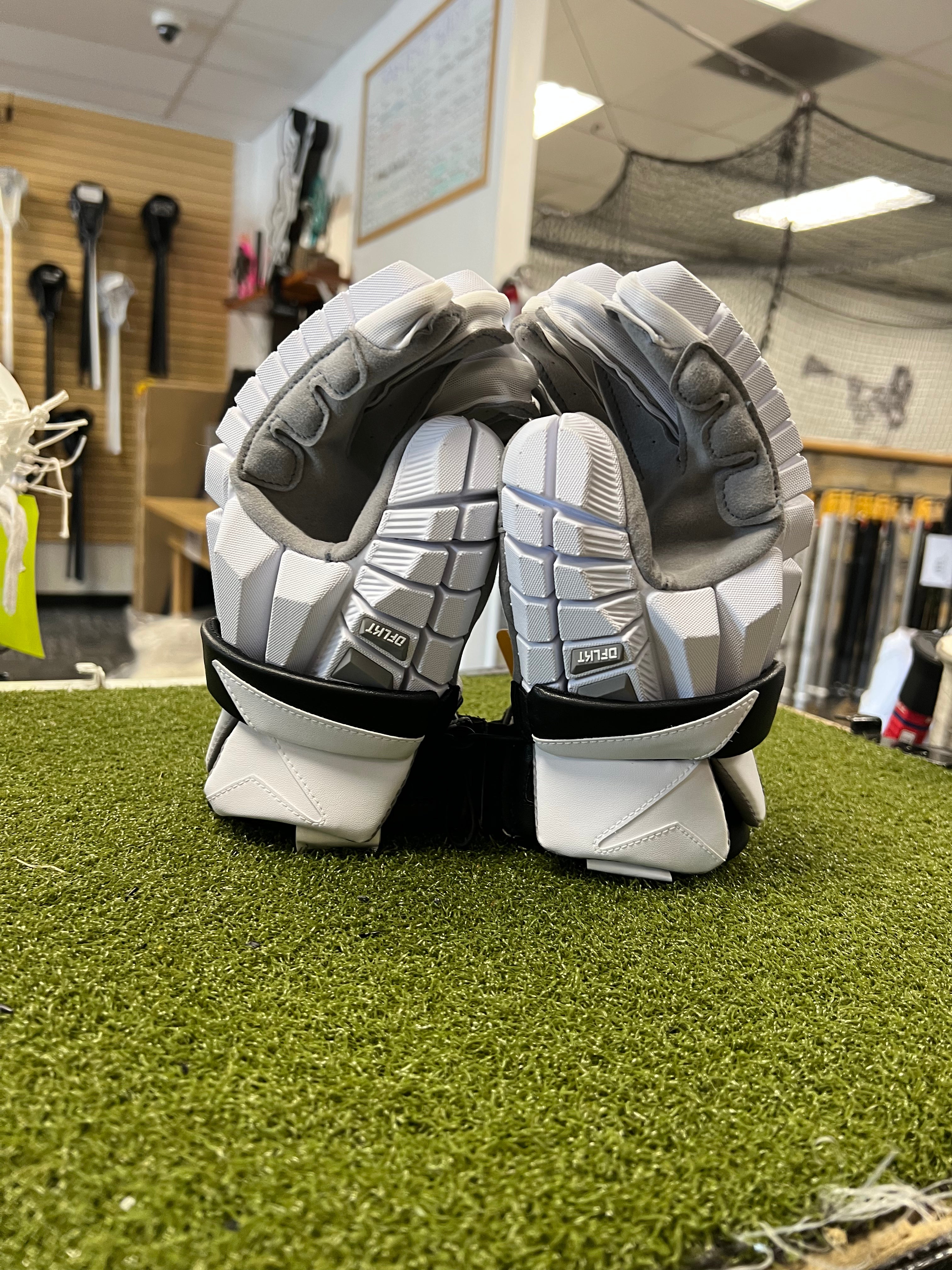 STX Surgeon RZR 2 Glove